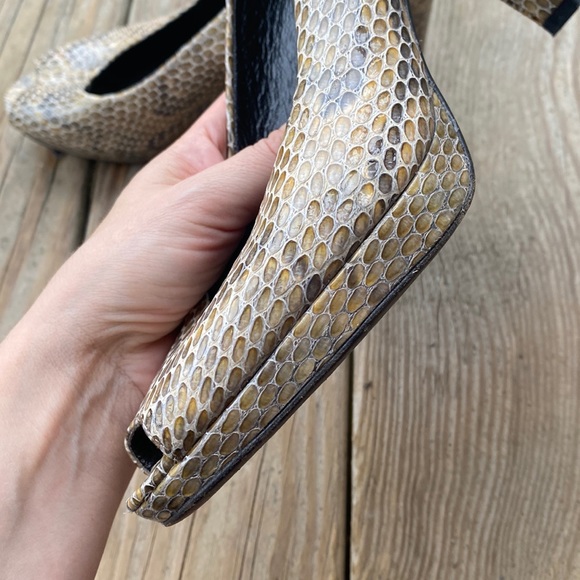 Stuart Weitzman Logo Plainfield Snakeskin Print Leather Peep Toe Heels, 8 - Picture 10 of 14